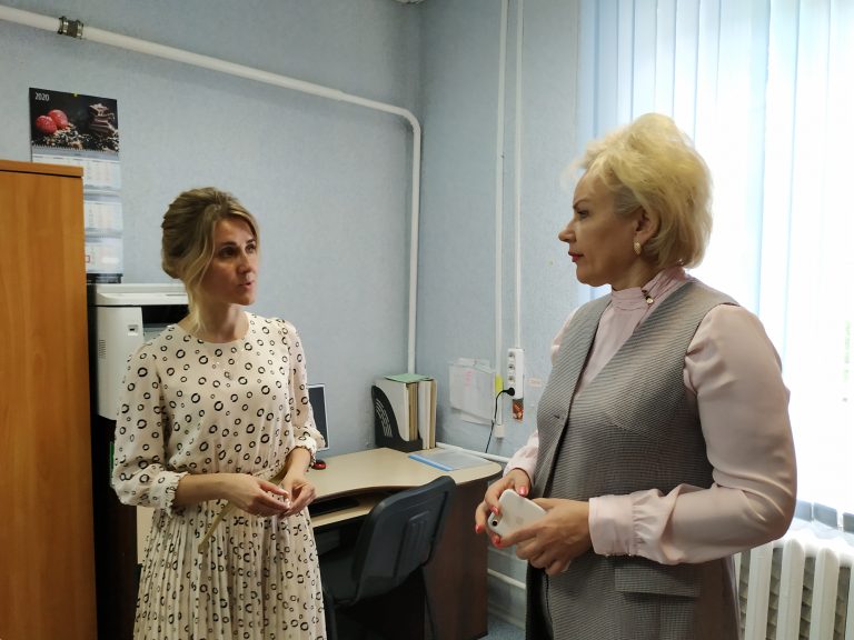 Подробнее о статье Ирина Анатольевна Костевич и Тамара Петровна Красовская посетили Смолевичский ТЦСОН