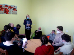Подробнее о статье Психологи ГУ «Территориальный центр социального обслуживания населения Борисовского района» Клюня Т.В., Задруцкая В.О. провели занятие с воспитанниками отделения дневного  пребывания для инвалидов