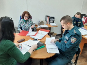 Подробнее о статье Рабочая встреча с участием специалистов комитета по труду, занятости и социальной защите Минского облисполкома, учреждения «Минское областное управление Министерства по чрезвычайным ситуациям   Республики Беларусь» и ГУ «Вилейский территориальный центр социального обслуживания населения»