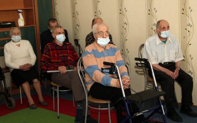 Акция «Подари радость ближнему» прошла в Стародорожском доме-интернате для престарелых и инвалидов