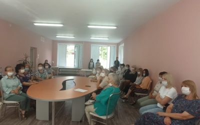 «Диалоговое окно» по вопросам вакцинации от COVID-19 прошло в ГУ «ТЦСОН Борисовского района»