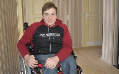 Специальную коляску подарили особенному мальчику из Борисова