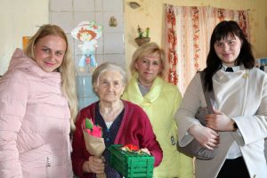 Подробнее о статье Накануне Великой Победы ветеранам вручают матпомощь