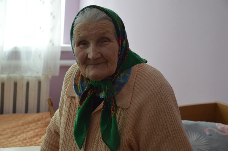 Читать далее о этой статье С освещенными куличами, яйцами, сладостями. Как поздравили постояльцев дома-интерната в пристоличье