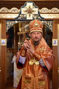 Подробнее о статье Митрополит совершил Божественную литургию в храме (Червенский д.и.)
