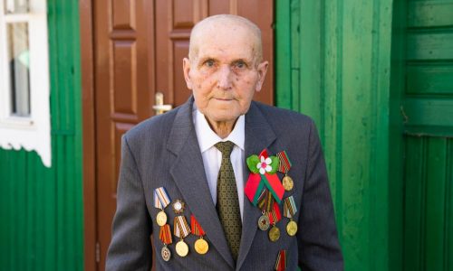 Звонарю — 97. Ветеран из Воложинского района помогает в церкви и сам ведет домашнее хозяйство