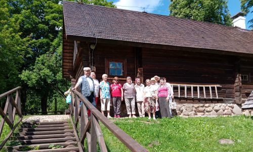 Посещение пожилыми гражданами  мемориального заповедника «Вязынка»