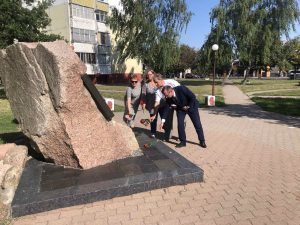 Подробнее о статье Департамент по гуманитарной деятельности посетил Слуцкий Мемориальный комплеск