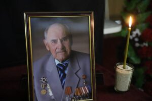Подробнее о статье Белорусы простились с героем страны