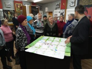 Подробнее о статье Посещение пожилыми гражданами народного музея  боевой славы им. М.К. Путейко