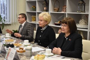 Подробнее о статье Министр труда Ирина Костевич поздравила пожилых в рамках акции «От всей души»