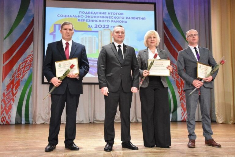 Читать далее о этой статье 10 сакавіка  ў РЦК г. Беразіно адбылося ўрачыстае ўшаноўванне бярэзінцаў, што зрабілі важкі ўклад ў сацыяльна-эканамічнае развіццё Бярэзіншчыны па выніках мінулага года