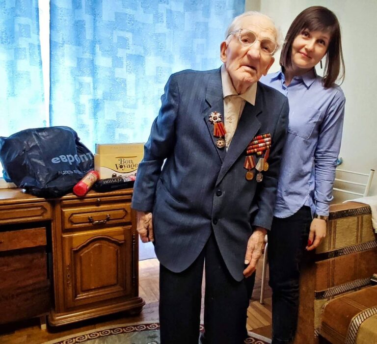 Читать далее о этой статье Сотрудники ТЦСОН Минского района посетили государственное учреждение «Дом интернат для престарелых и инвалидов Исток»