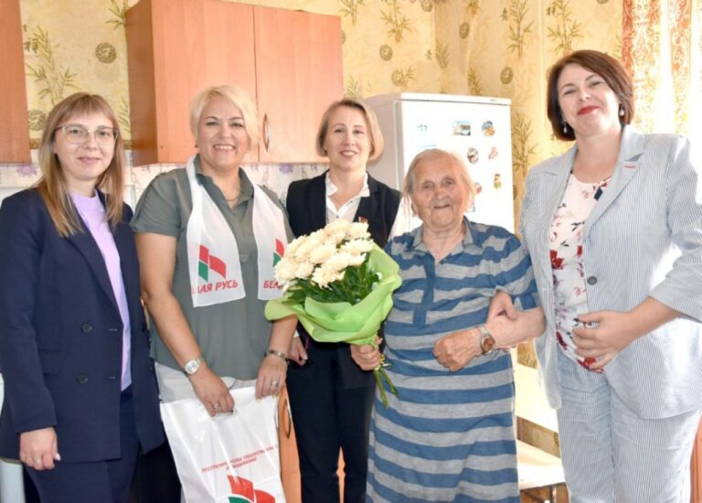 Подробнее о статье Сафіі Пятроўне Стасевіч 98 гадоў!