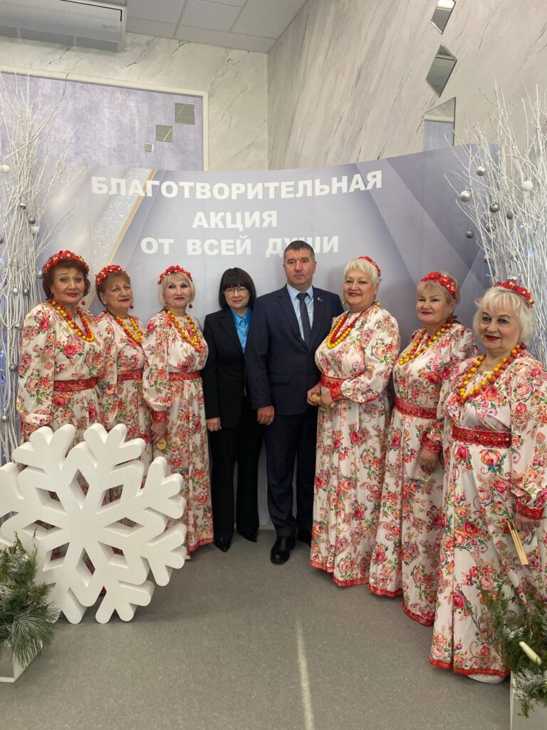 Подробнее о статье Шествие Дедов Морозов и Снегурочек, квест и показ мод. В Минской области акция «От всей души» открыта в Копыле