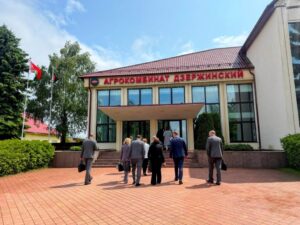 Подробнее о статье Алкорамки, тестеры и ноль травм: агрокомбинат «Дзержинский» показал пример идеальной охраны труда